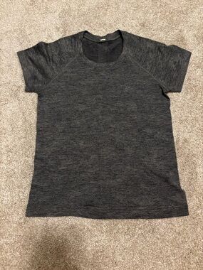 Lululemon Swiftly top